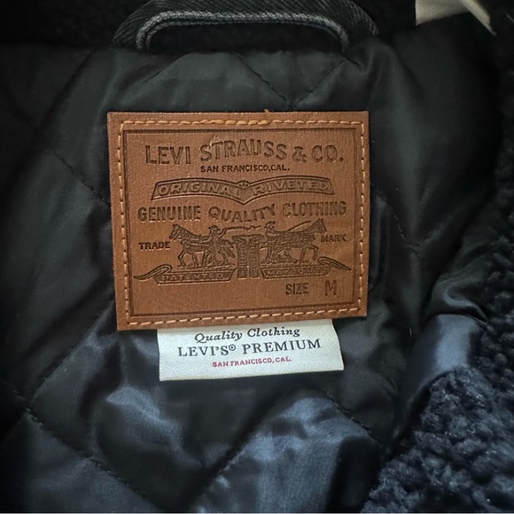 Levi's Black Sherpa Trucker Jacket - Picture 3 of 7